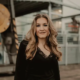 Yasmin Hutchins - Sängerin