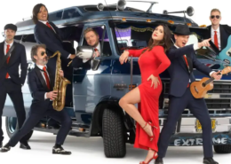 Die Hermes House Band in einer energiegeladenen Pose auf einem offiziellen Künstlerfoto der MH Eventagentur – Professionelle Künstlervermittlung für Partybands im Emsland und bundesweit.