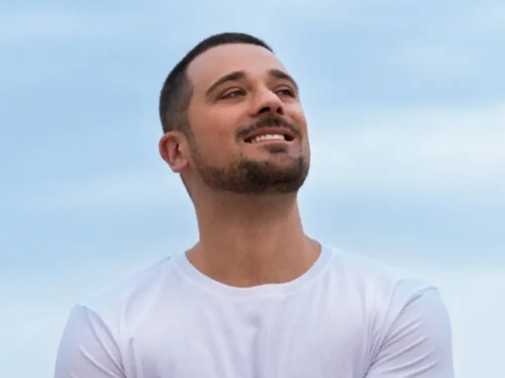 Italo-Schlagerstar Pietro Basile im Porträt – Professionelle Künstlervermittlung für Events im Emsland und deutschlandweit durch die MH-Eventagentur Lathen.