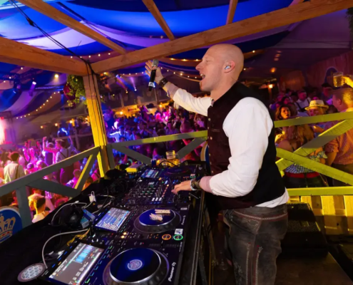 Jetzt DJ Gildo Oktoberfest DJ buchen. Gildo van der Weide als Entertainer und DJ für Oktoberfeste, Festzelte und Firmenevents