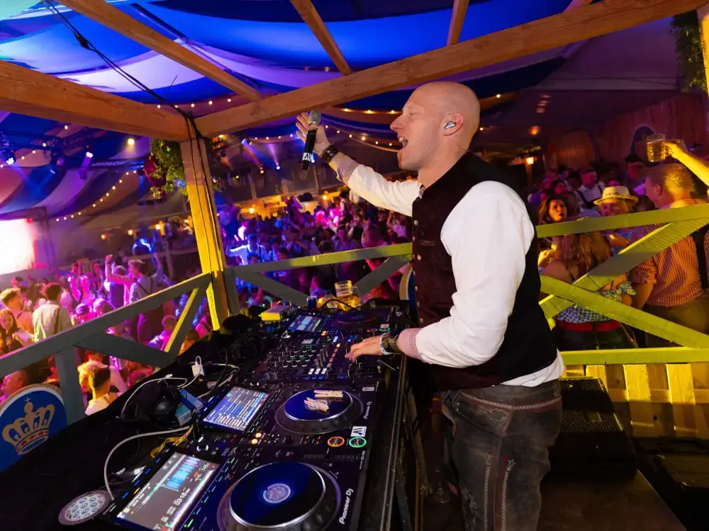 Jetzt DJ Gildo Oktoberfest DJ buchen. Gildo van der Weide als Entertainer und DJ für Oktoberfeste, Festzelte und Firmenevents