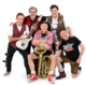 Die Oktoberfestband Filsbacher XXL in traditioneller Tracht – Professionelles Künstler-Booking über die MH Eventagentur, Ihre Experten für Live-Entertainment im Emsland und bundesweit.