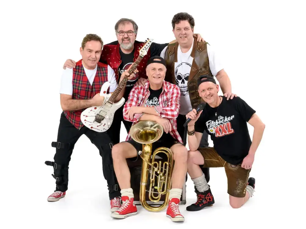 Die Oktoberfestband Filsbacher XXL in traditioneller Tracht – Professionelles Künstler-Booking über die MH Eventagentur, Ihre Experten für Live-Entertainment im Emsland und bundesweit.