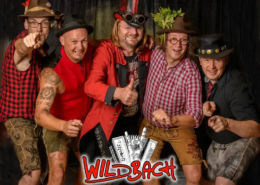 Die Tiroler Partyband Wildbach live auf der Bühne – Künstlervermittlung MH Eventagentur für das Emsland und bundesweit.