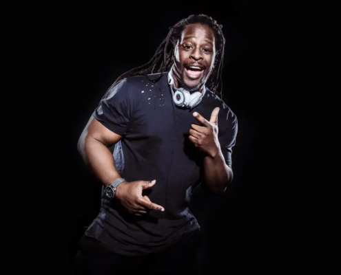 DJ und Moderator Mola Adebisi live buchen – Künstlervermittlung MH-Eventagentur Emsland.